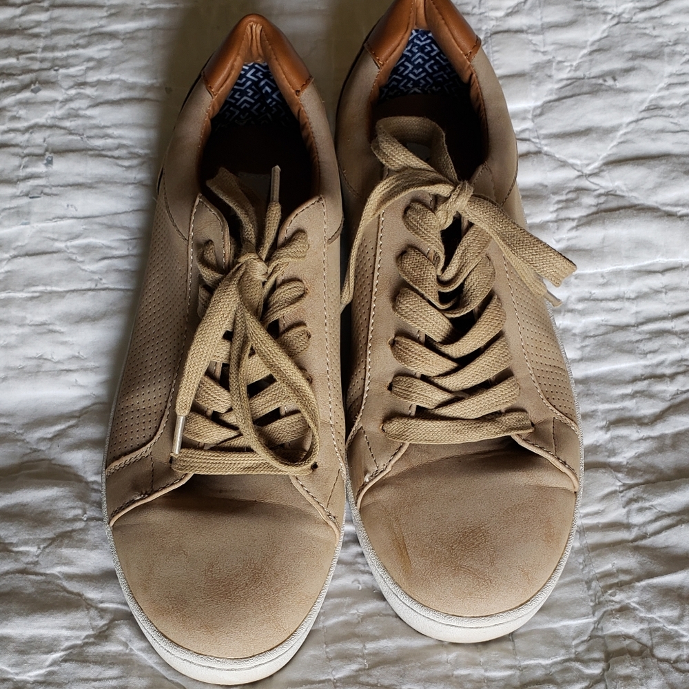 NWOT Steve Madden low top sneaker